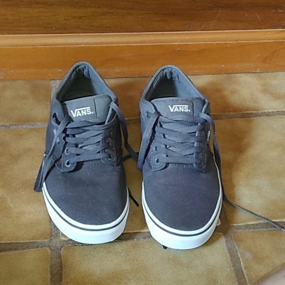 Mens grey/white size 10 mens shoe